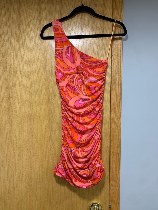 Olivaceous Dresses & Skirts - Olivaceous Retro Print One-Shoulder Bodycon Mini Dress - Size Small